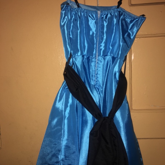 Girls dress in excellent condition with ribbon - Picture 2 of 2